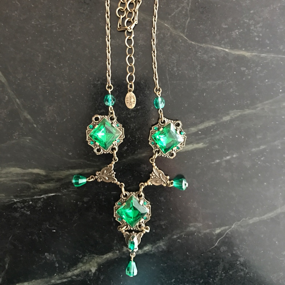 Sweet Romance Green Necklace
